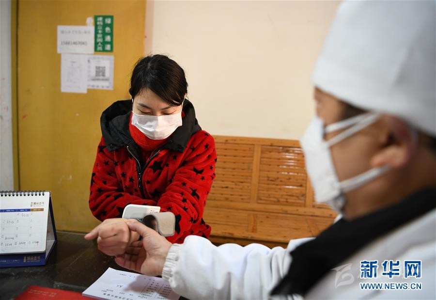 （抓好經(jīng)濟發(fā)展 應(yīng)對復(fù)雜局面·圖文互動）（1）2500萬農(nóng)民工如何安全返崗？——農(nóng)民工大省四川復(fù)工觀察