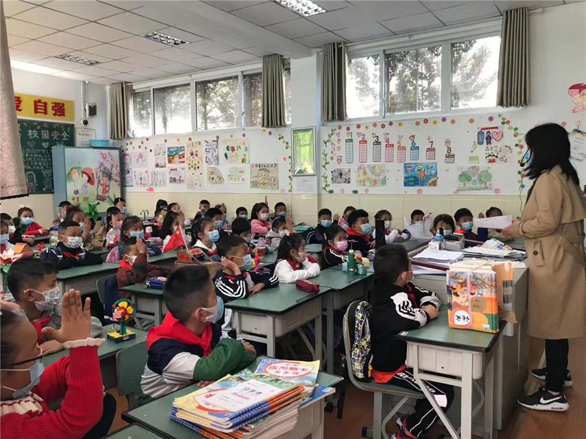 學(xué)生們開始了.jpg 學(xué)生們開始了.jpg