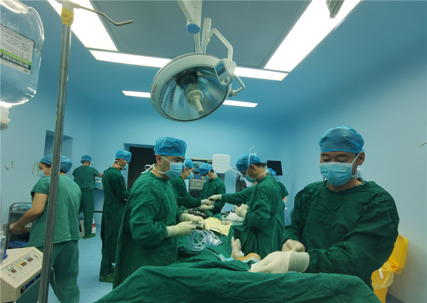 醫(yī)生們.jpg 醫(yī)生們.jpg