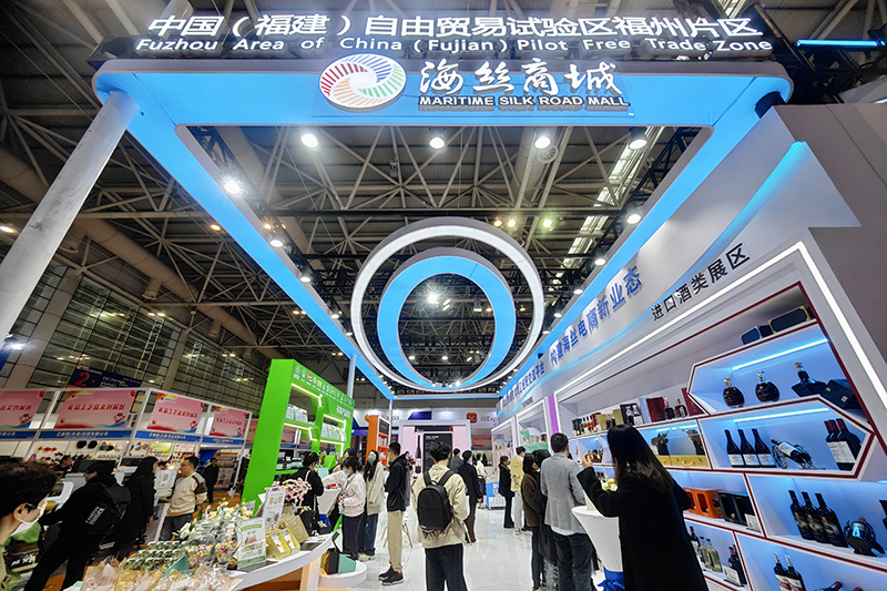 2024年3月18日，第四屆中國跨境電商交易會(huì)在福建福州開幕。展會(huì)聚焦“鏈接跨境全流域 共建電商新生態(tài)”，集聚全國80余個(gè)外貿(mào)產(chǎn)業(yè)帶的上千家供應(yīng)鏈企業(yè)。