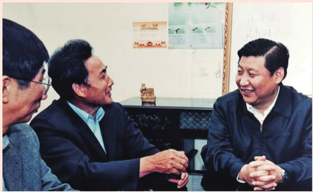 2003年4月24日，時(shí)任浙江省委書記習(xí)近平在浙江下姜村調(diào)研。
